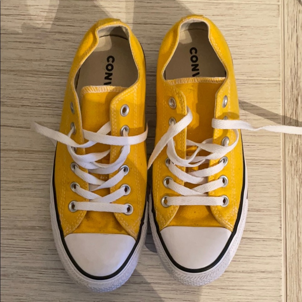 Women’s 7.5 Yellow Converse